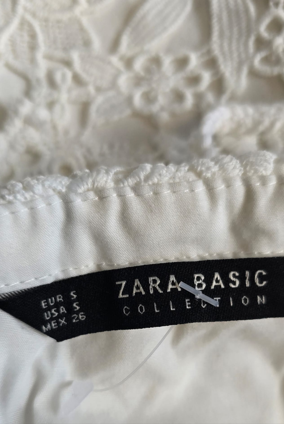 Elegant White Lace Mini Dress – Zara Basic Collection (Size S | EUR S | USA S | MEX 26)