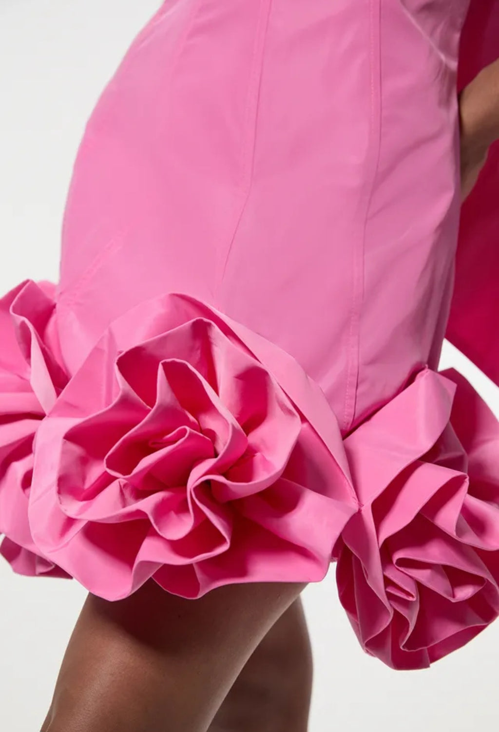 KarenMillen
Drama Taffeta Rosette
Woven Mini Dress With
Bow Detail | Size 12