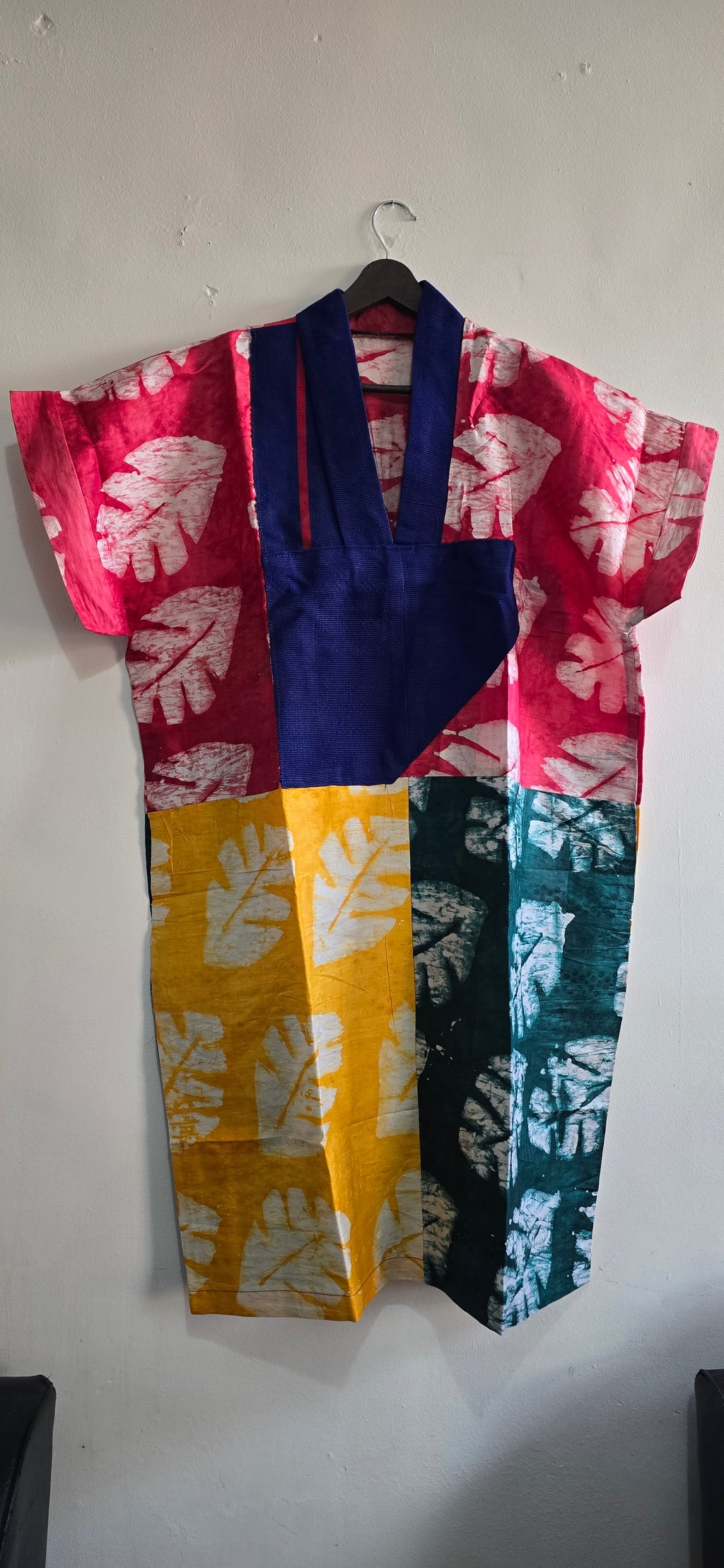 Leaf Batik Colour-Block Kaftan – Navy Placket