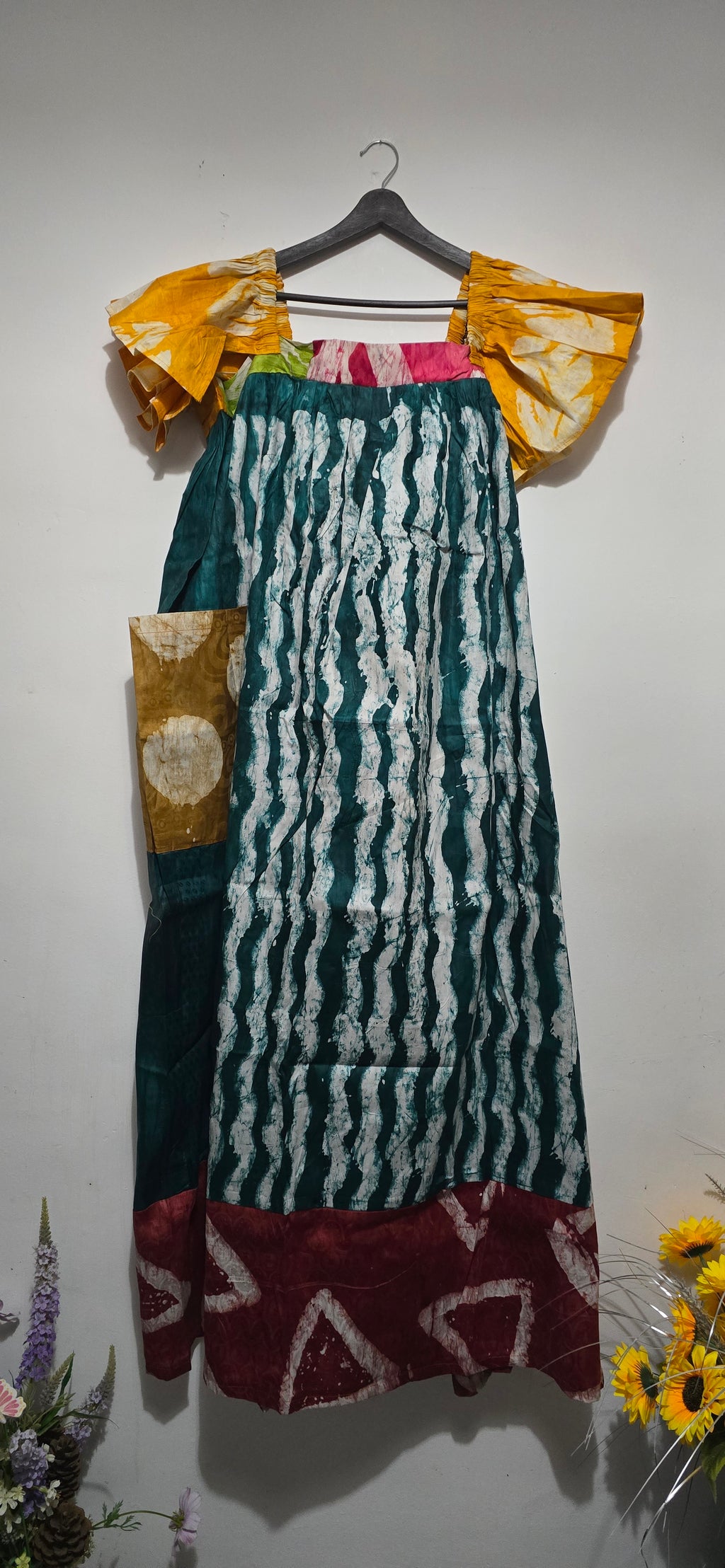 Forest Ruffle-Sleeve Batik Maxi – Pockets