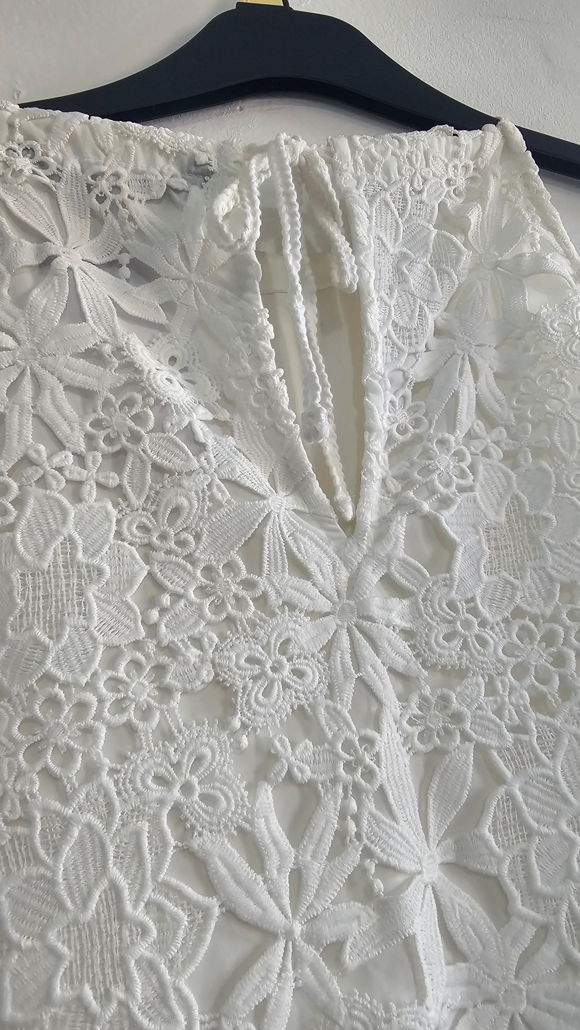 Elegant White Lace Mini Dress – Zara Basic Collection (Size S | EUR S | USA S | MEX 26)